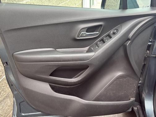 Shadow Gray Metallic 2022 Chevrolet Trax LT