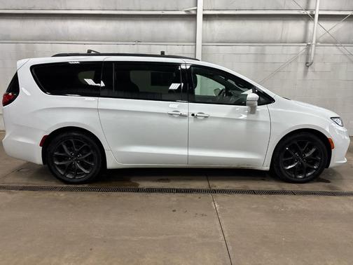 2021 Chrysler Pacifica Touring