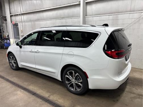 2026 Chrysler Pacifica Pinnacle