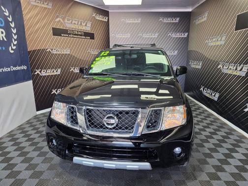 2012 Nissan Pathfinder LE