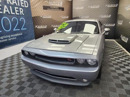 Photo 3 of 36 of 2014 Dodge Challenger R/T