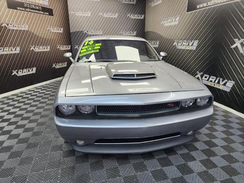 Photo 5 of 36 of 2014 Dodge Challenger R/T