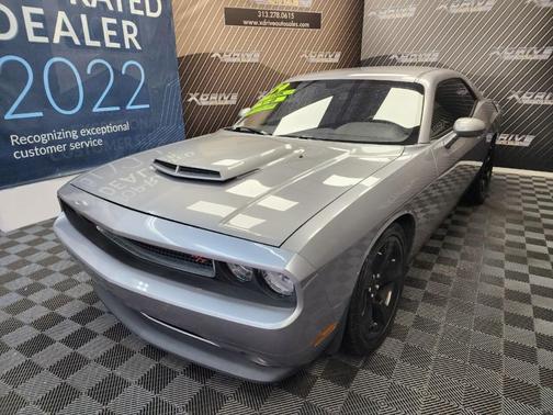 Photo 2 of 36 of 2014 Dodge Challenger R/T