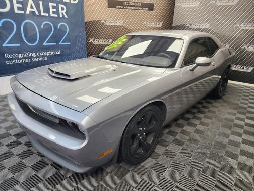 Photo 1 of 36 of 2014 Dodge Challenger R/T