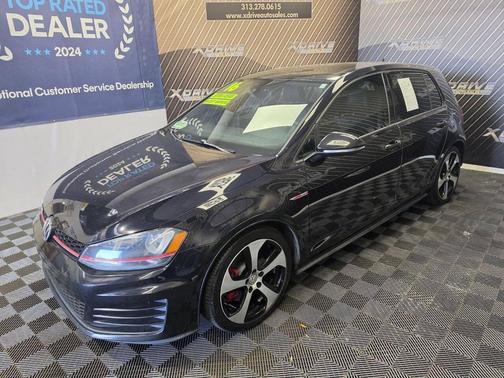 Deep Black Pearl 2016 Volkswagen Golf GTI 2.0T SE 4-Door