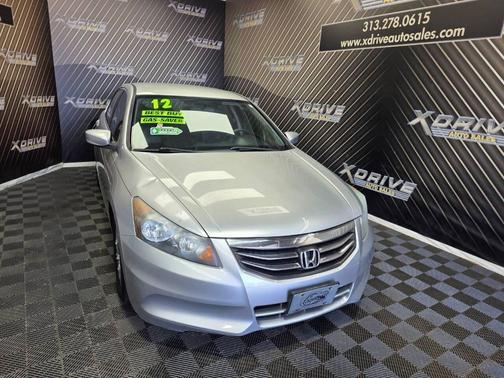 Alabaster Silver Metallic 2012 Honda Accord SE