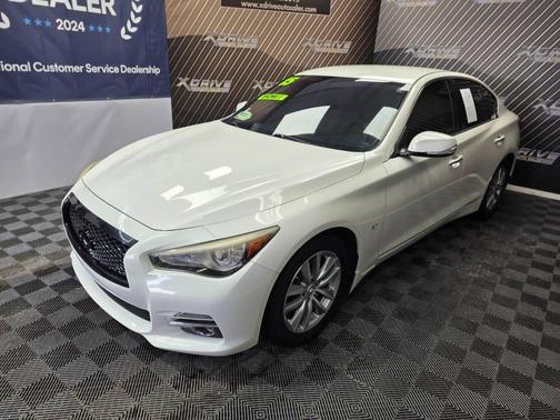 2015 INFINITI Q50 Base