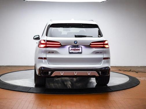 Mineral White Metallic 2026 BMW X5 xDrive40i