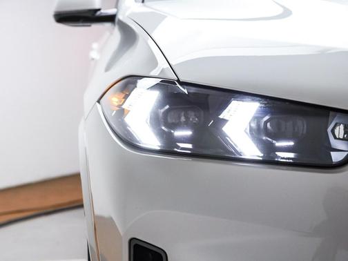 Mineral White Metallic 2026 BMW X5 xDrive40i