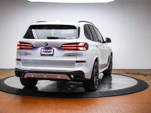 Mineral White Metallic 2026 BMW X5 xDrive40i