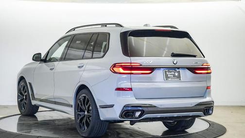 Gray Metallic 2027 BMW X7 xDrive40i