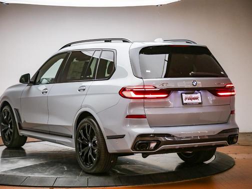 Gray Metallic 2027 BMW X7 xDrive40i