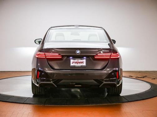 Dark Graphite Metallic 2027 BMW 530 i