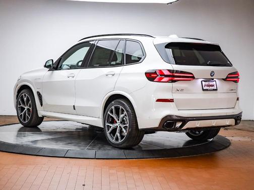Alpine White 2026 BMW X5 PHEV xDrive50e