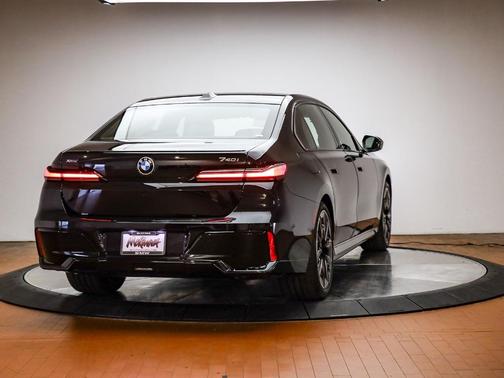 2026 BMW 740 i xDrive
