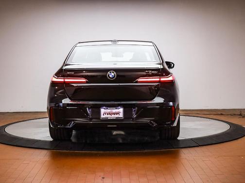 2026 BMW 740 i xDrive