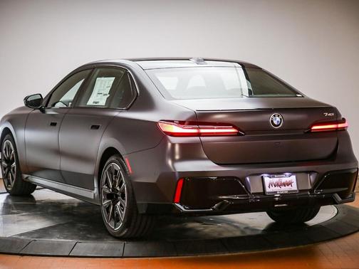 Deep 2026 BMW 740 i