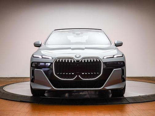 2026 BMW 740 i