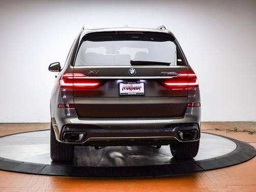 Manhattan Green Metallic 2026 BMW X7 xDrive40i