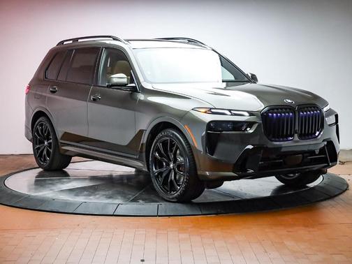 Manhattan Green Metallic 2026 BMW X7 xDrive40i