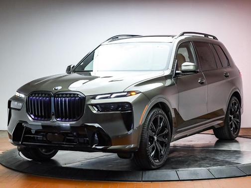 Manhattan Green Metallic 2026 BMW X7 xDrive40i