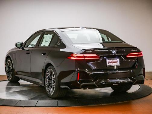 475 2027 BMW 550e
