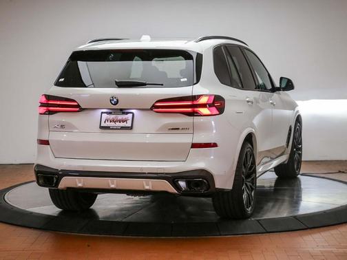 Mineral White Metallic 2026 BMW X5 sDrive40i