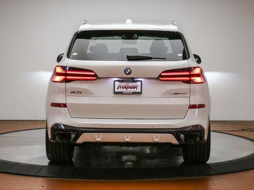 Mineral White Metallic 2026 BMW X5 sDrive40i