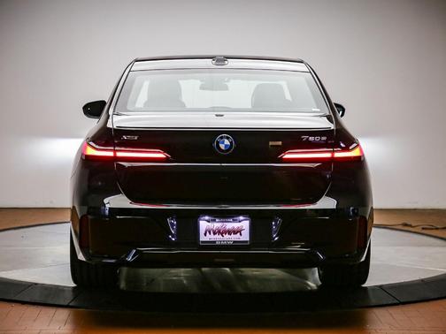 Black Sapphire Metallic 2026 BMW 750e xDrive