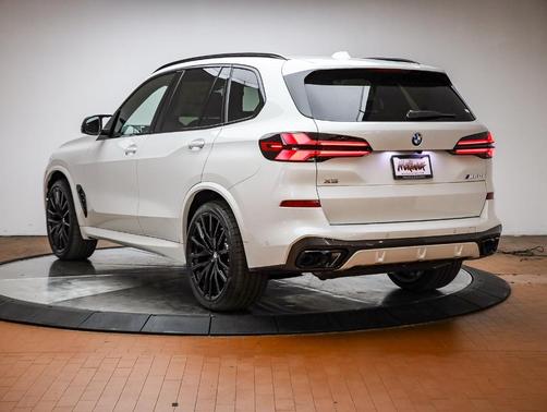 2026 BMW X5 M60i