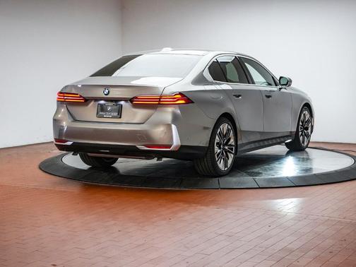 Oxide Gray Metallic 2024 BMW 530 i