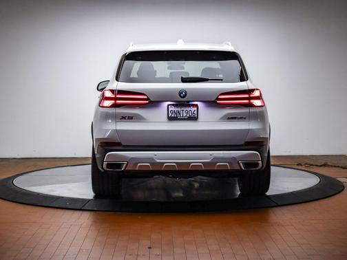 Alpine White 2025 BMW X5 PHEV xDrive50e