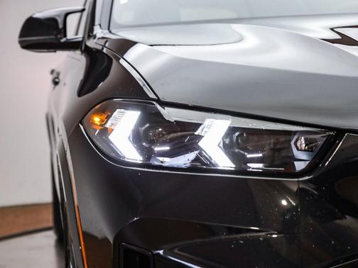 Black Sapphire Metallic 2026 BMW X5 M60i
