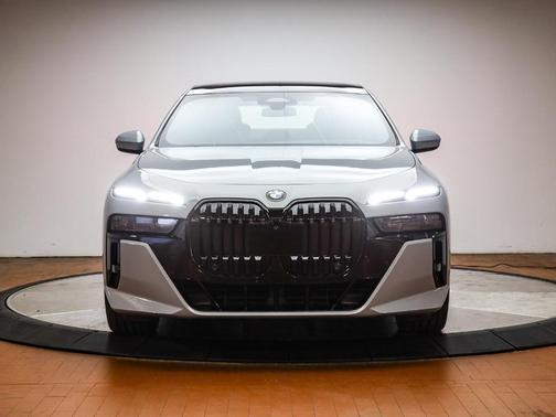 2023 BMW 760 760i xDrive