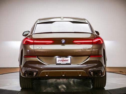 Manhattan Green Metallic 2027 BMW X6 xDrive40i