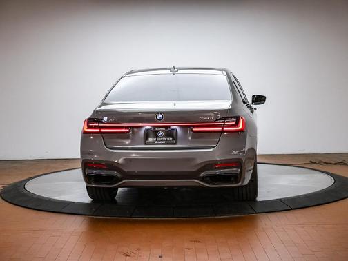 Bernina Gray Amber Effect Metallic 2022 BMW 750 i xDrive