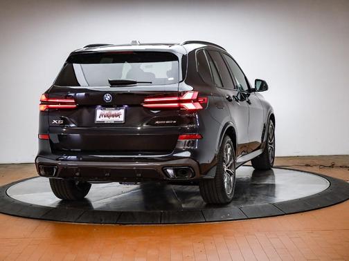 Black Sapphire Metallic 2026 BMW X5 PHEV xDrive50e