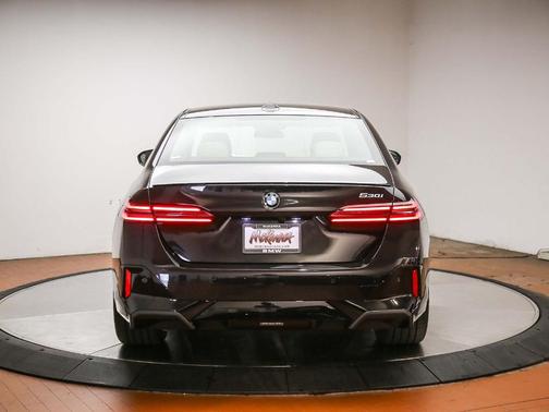 Black Sapphire Metallic 2027 BMW 530 i