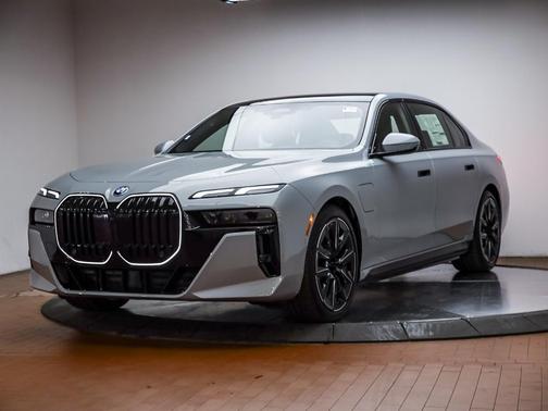 2025 BMW 750e xDrive