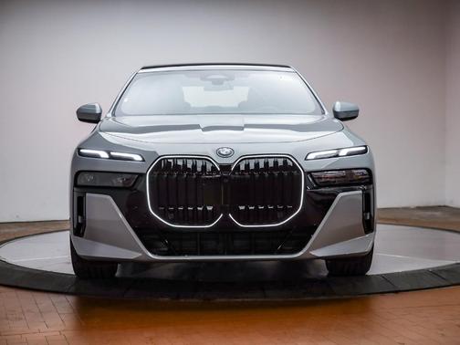 2025 BMW 750e xDrive