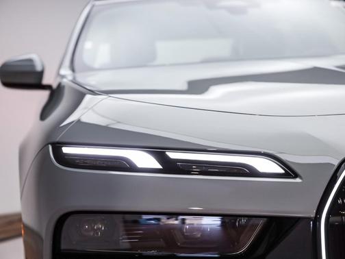 2025 BMW 750e xDrive