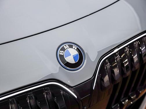 2025 BMW 750e xDrive