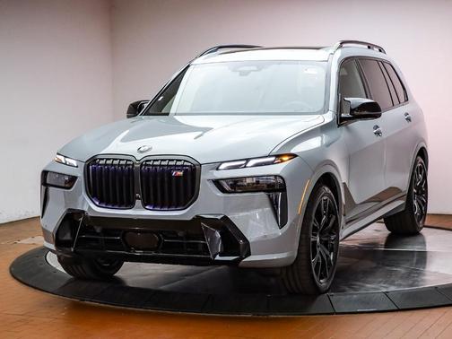 Gray Metallic 2026 BMW X7 M60i