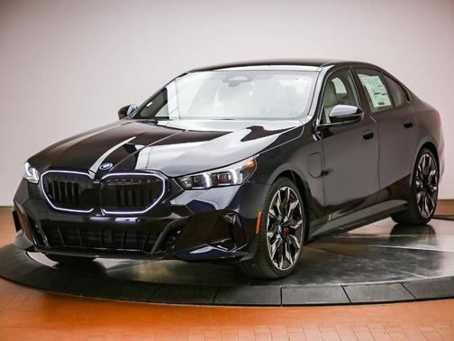 Carbon Black Metallic 2027 BMW 550e 550E XDRIVE