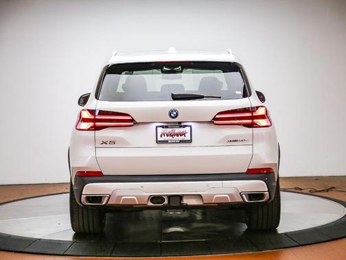 Mineral White Metallic 2026 BMW X5 PHEV xDrive50e