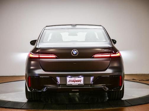 Deep 2026 BMW 740 i
