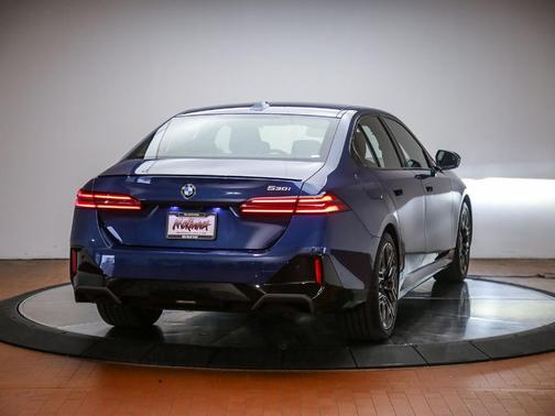 Phytonic Blue Metallic 2026 BMW 530 i