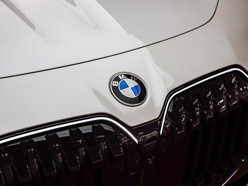 2026 BMW 740 i