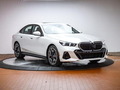 Mineral White Metallic 2026 BMW 530 i