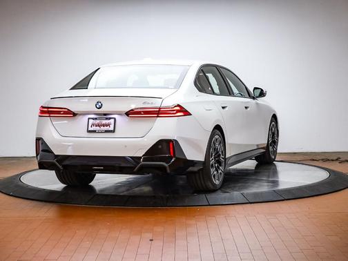 Mineral White Metallic 2026 BMW 530 i